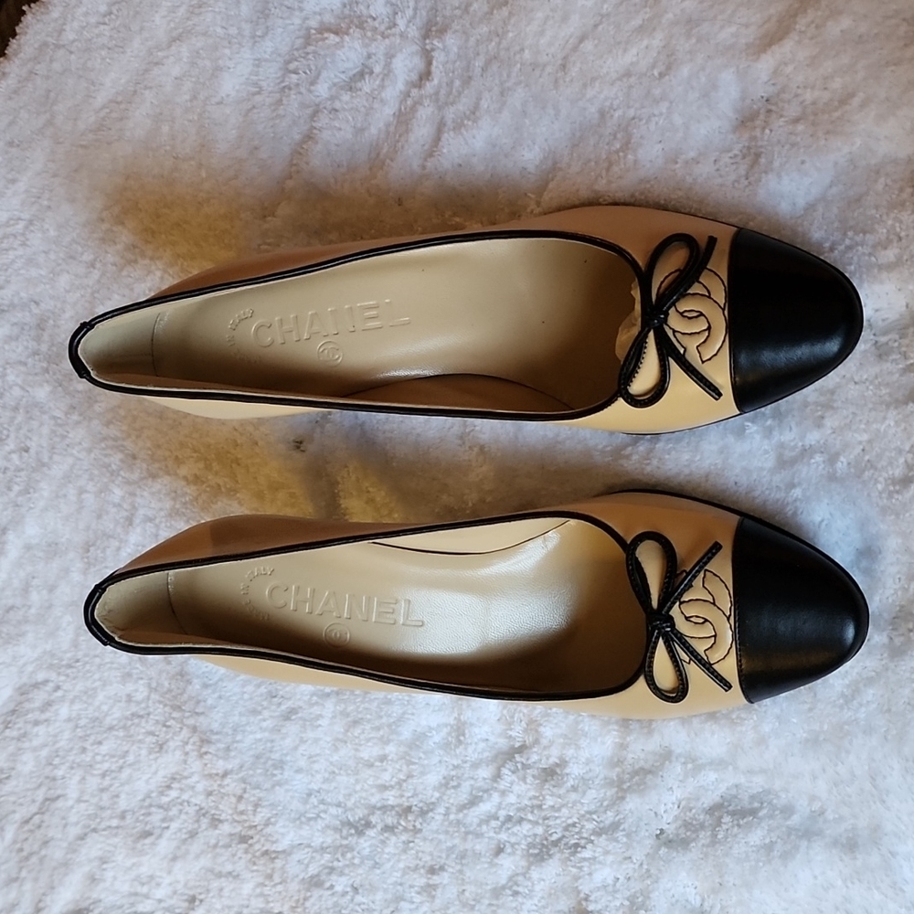 Vintage Chanel Classic Pumps